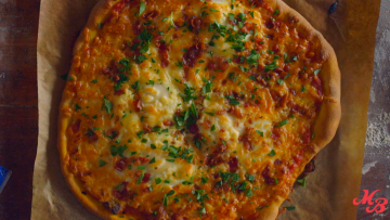 Spicy Tomato and Egg Pizza