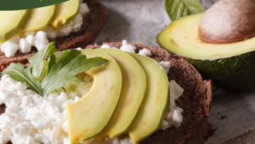 BREAKFAST TOAST WITH COTTAGE CHEESE AND AVOCADO