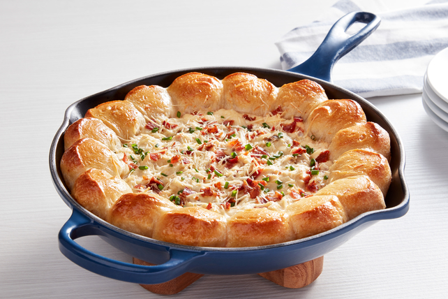Caramelized Onion-and-Bacon Bread Ring Dip
