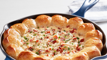 Caramelized Onion-and-Bacon Bread Ring Dip